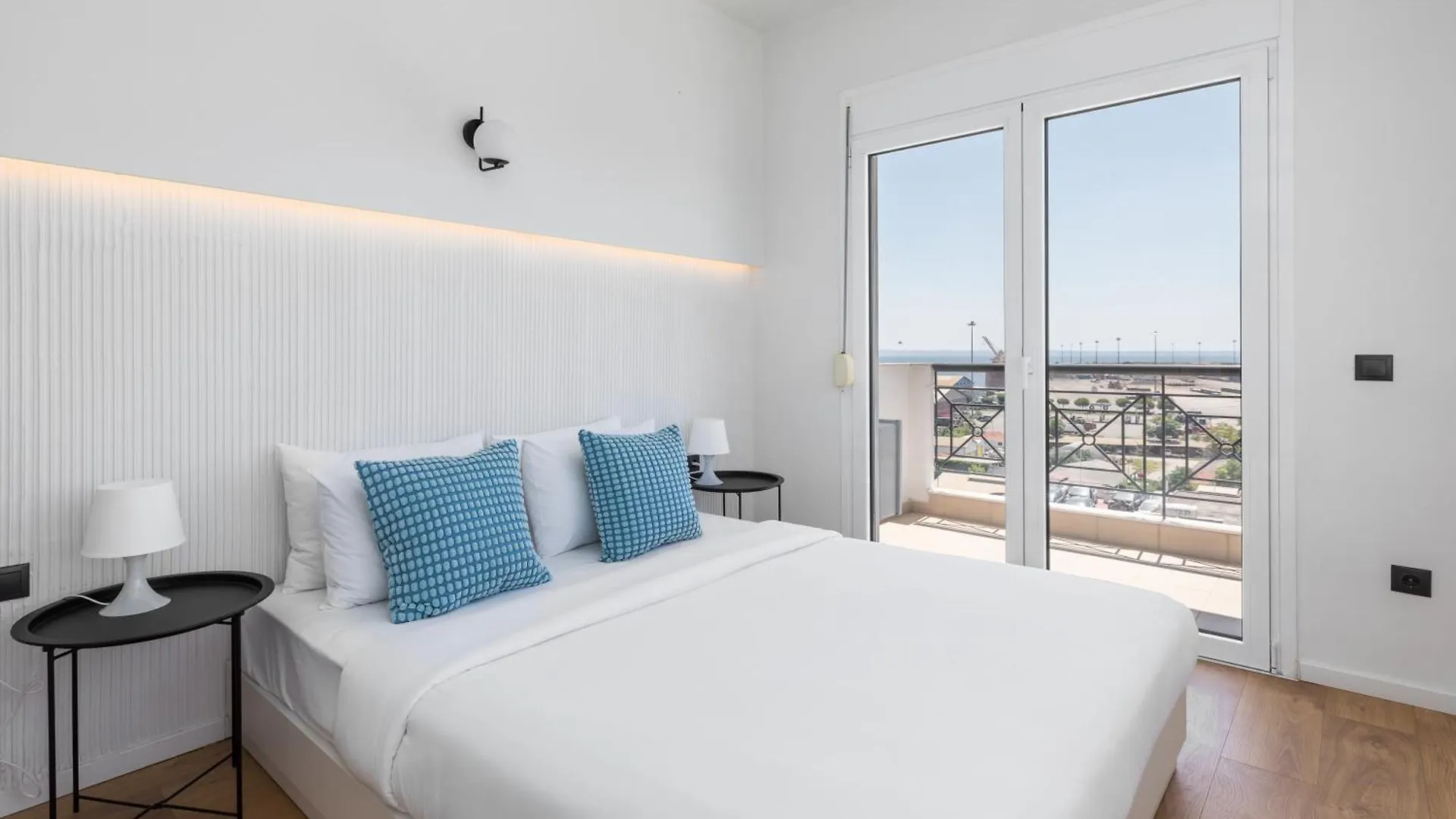 Celine By Halu!, Spacious Apartments Next To Business Hub Thessaloniki